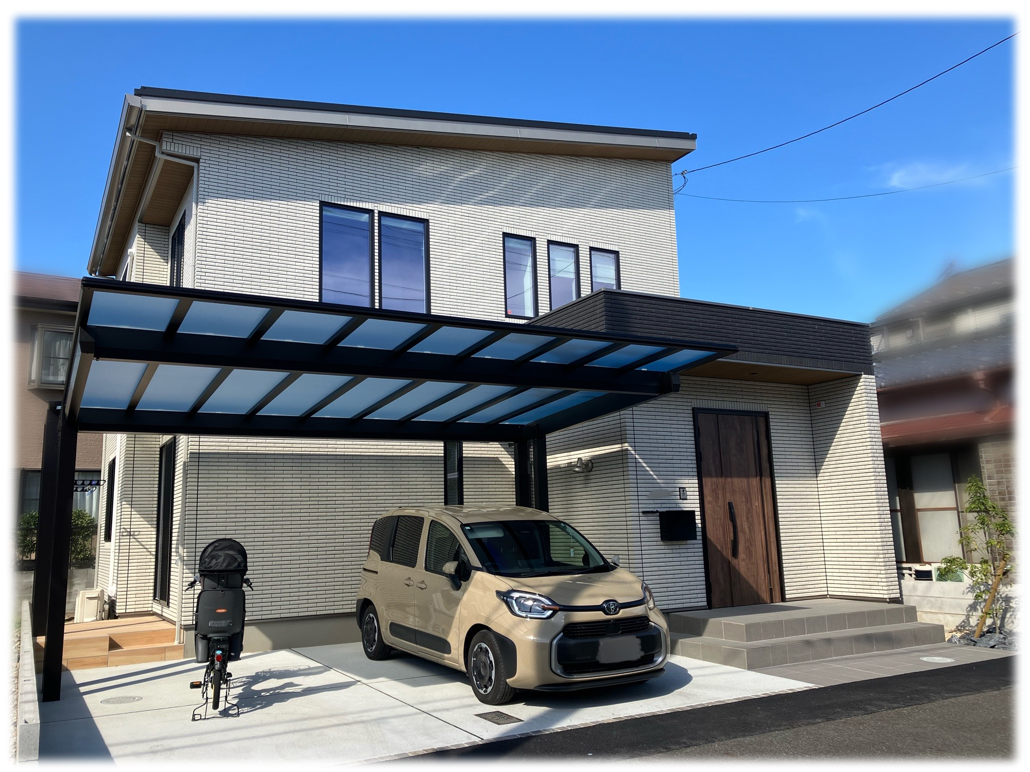 柱位置に配慮した後方支持カーポートが映えるナチュラルモダン外構【大津市】 | Pono Design|滋賀県・京都府の外構設計・施工