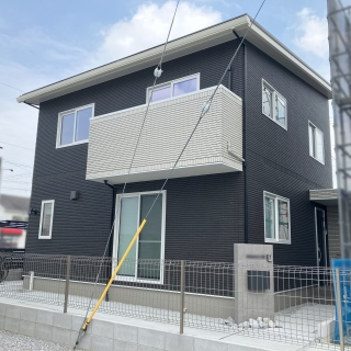 人通りが多い道路からの視線をシャットアウト!ブラック・グレー