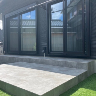 あたたかい季節から活躍する「タイルデッキ」の魅力とは？