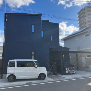 直線的なデザインでスタイリッシュに仕上げるシンプルエクステリ